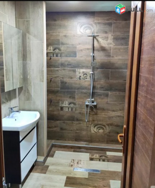AK8095  Վարձով 3 սենյականոց բնակարան Արամ Խաչատրյանի փողոցում նորակառույց շենքում