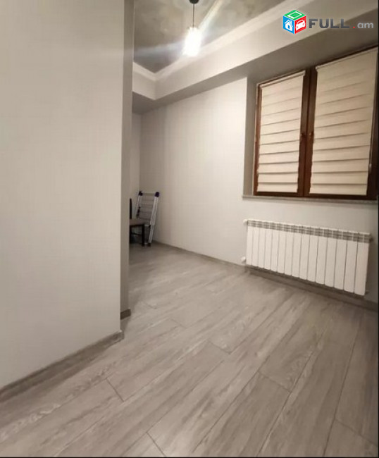 AK8095  Վարձով 3 սենյականոց բնակարան Արամ Խաչատրյանի փողոցում նորակառույց շենքում