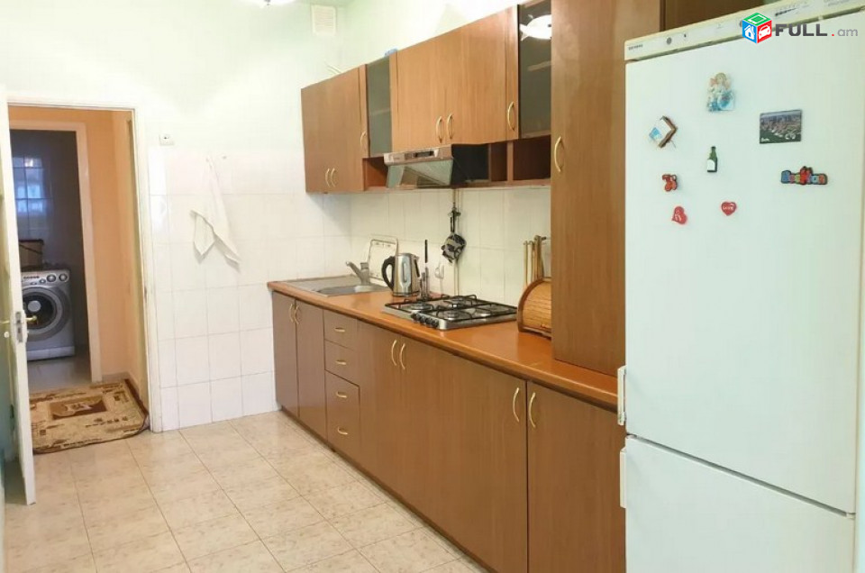 AK8097  Վարձով 3 սենյականոց բնակարան  Մոսկովյան փողոցում