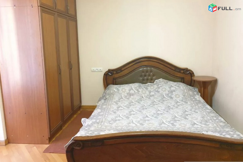 AK8097  Վարձով 3 սենյականոց բնակարան  Մոսկովյան փողոցում