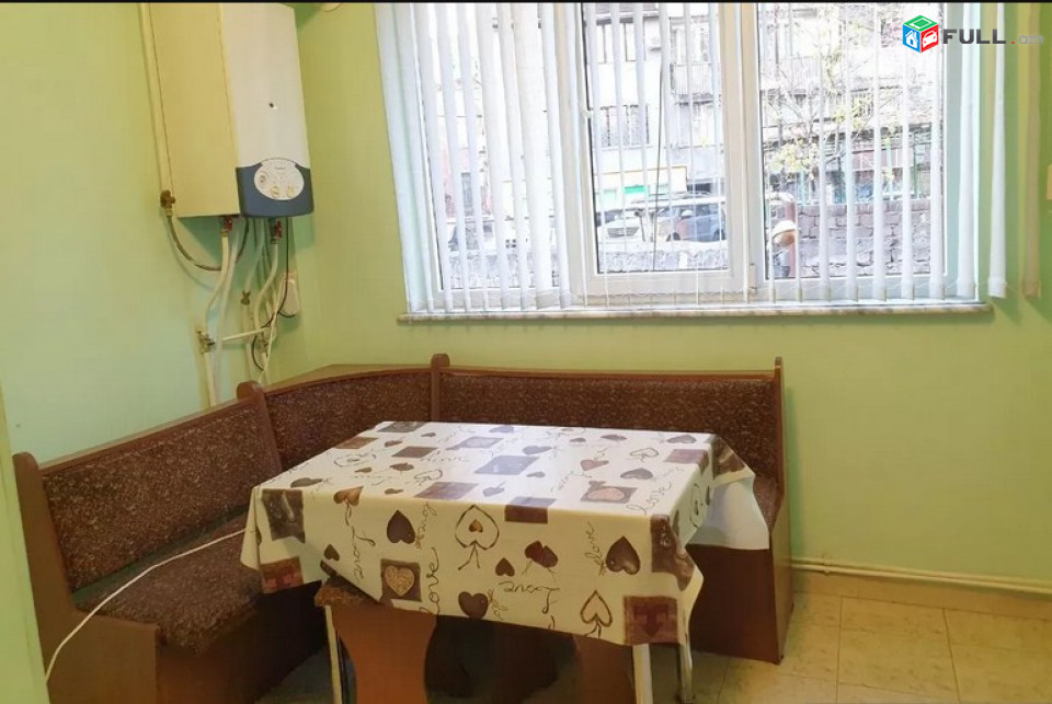 AK8097  Վարձով 3 սենյականոց բնակարան  Մոսկովյան փողոցում