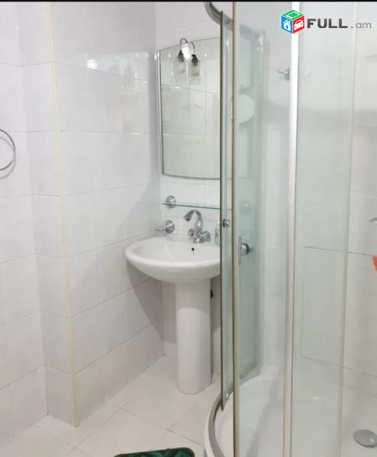 AK8097  Վարձով 3 սենյականոց բնակարան  Մոսկովյան փողոցում