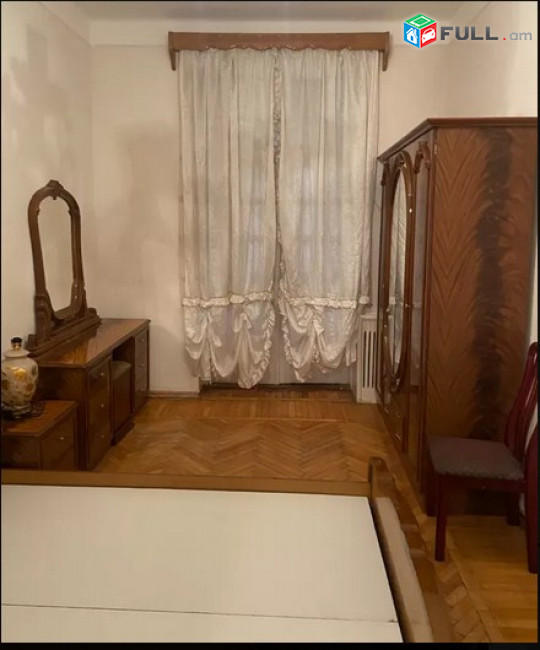 AK8099 Վարձով 3 սենյականոց բնակարան  Խանջյան փողոցում