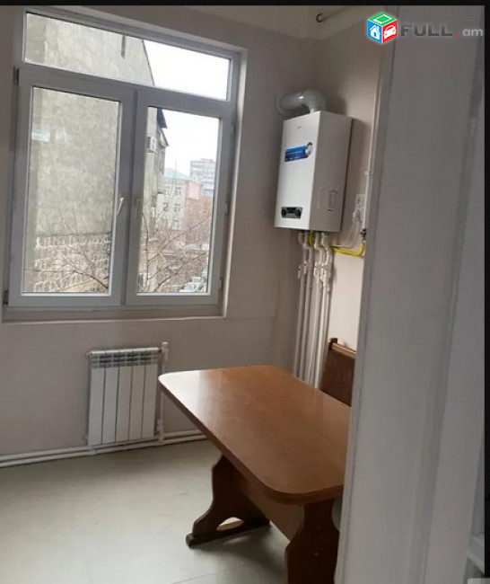 AK8099 Վարձով 3 սենյականոց բնակարան  Խանջյան փողոցում