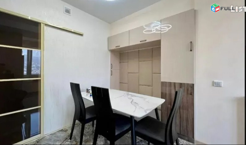AK9019 Վարձով 3 սենյականոց բնակարան   Խորենացու փողոցում
