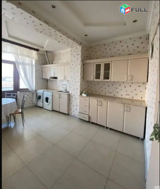 AK9048 Վարձով 3 սենյականոց բնակարան Հակոբ Պարոնյանի փողոցում