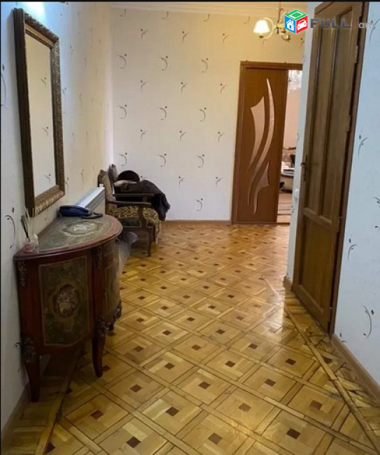 AK9048 Վարձով 3 սենյականոց բնակարան Հակոբ Պարոնյանի փողոցում