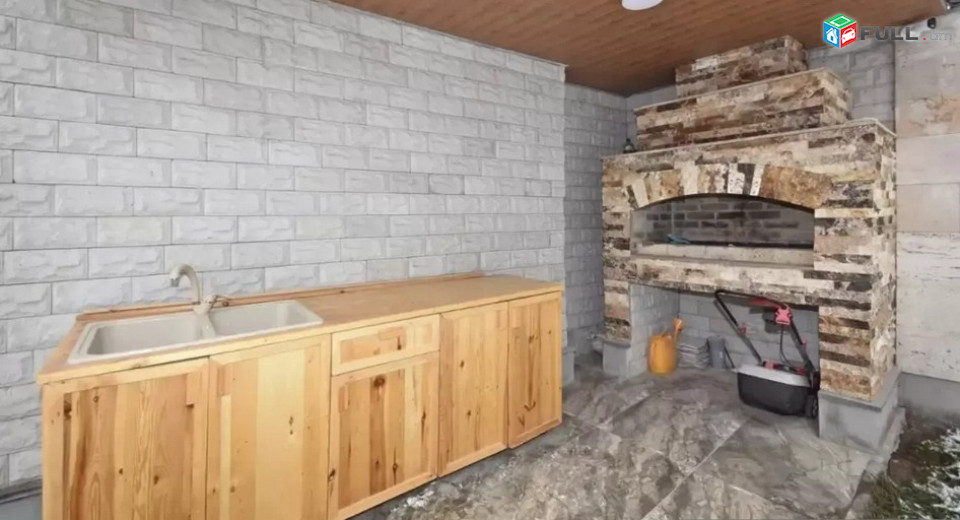 AK9053 Երեք հարկանի թաունհաուզ, Պետրոս Դուրյան թաղամասի 2-րդ փողոցում