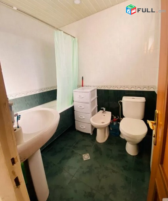AK9067  Վարձով 4 սենյականոց բնակարան Չարենցի փողոցում