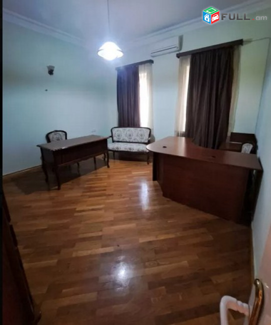 AK10017 Երեք հարկանի քարե ամառանոց, Արմենակ Արմենակյան անցուղի Նորք Մարաշում, 640 ք.մ., 3+ սանհանգույց