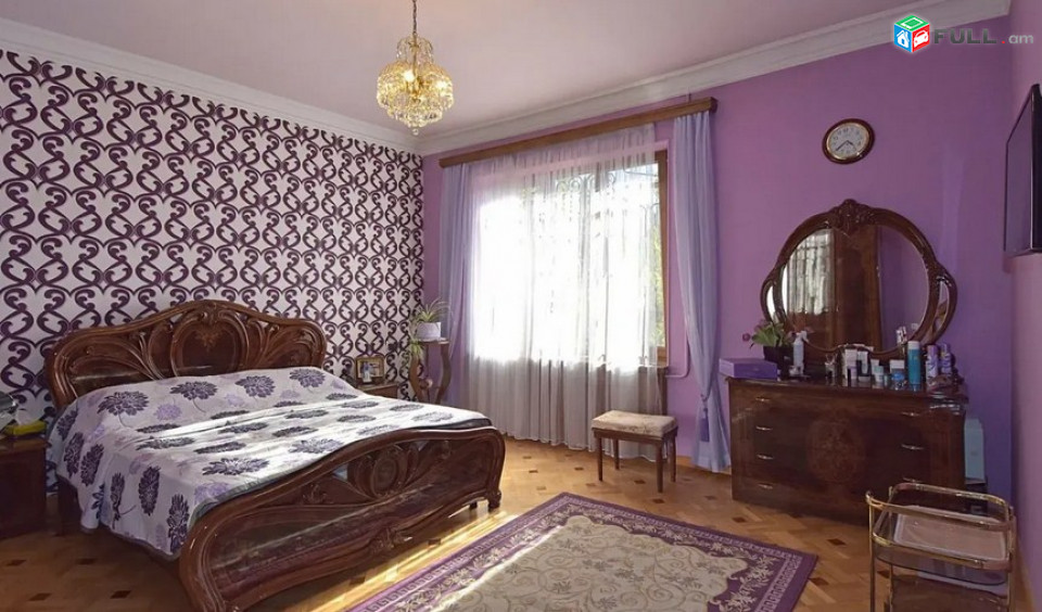 AK10024  Երեք հարկանի քարե տուն Օստրովսկու փողոցում կենտրոնում, 360 ք.մ., 3+ սանհանգույց, եվրովերանորոգված