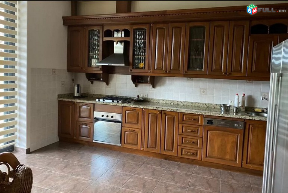 AK10035  Երեք հարկանի տուն Բագրևանդի փողոցում Նոր Նորքում, 500 ք.մ., 3+ սանհանգույց, եվրովերանորոգված