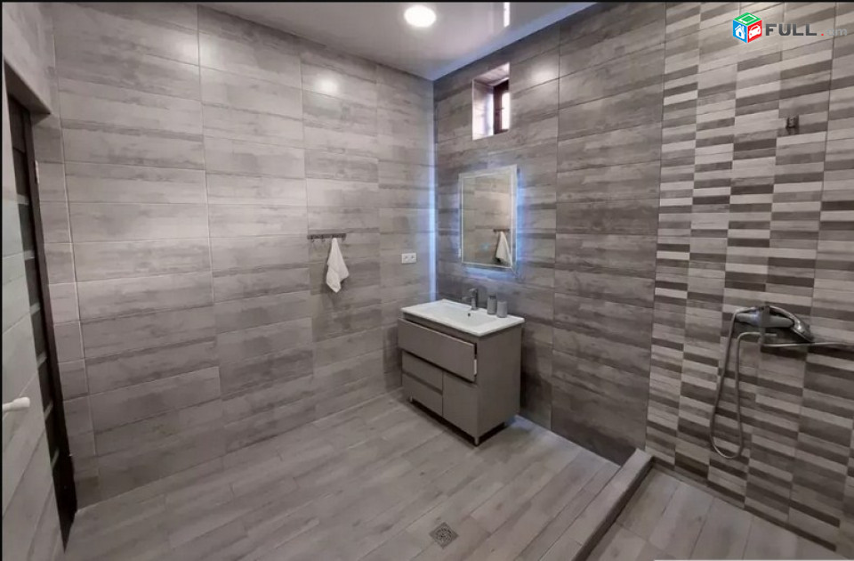 AK10046  Երկու հարկանի քարե տուն Ավանում, 245 ք.մ., 2 սանհանգույց, կապիտալ վերանորոգված