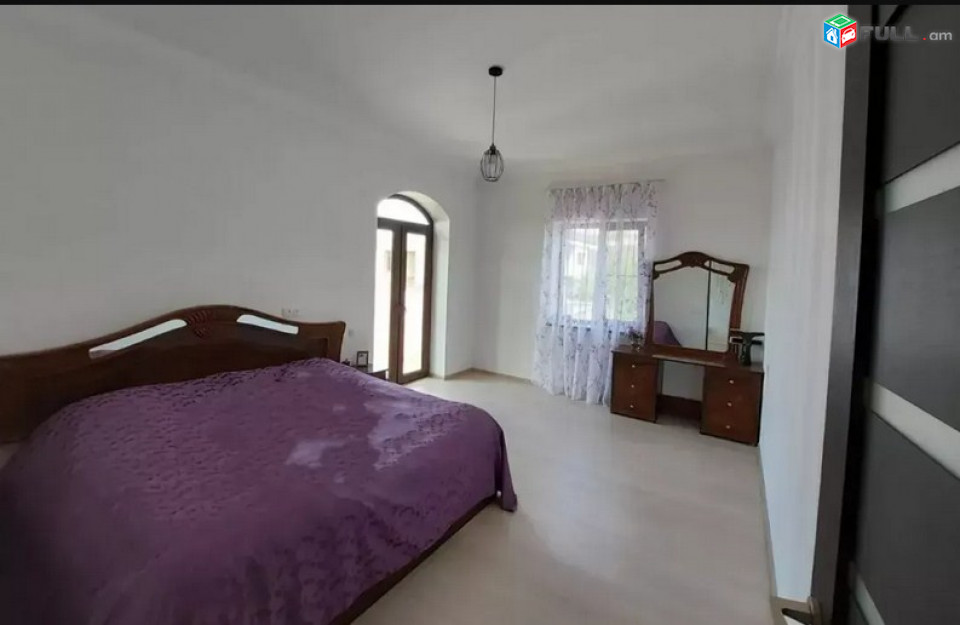 AK10046  Երկու հարկանի քարե տուն Ավանում, 245 ք.մ., 2 սանհանգույց, կապիտալ վերանորոգված