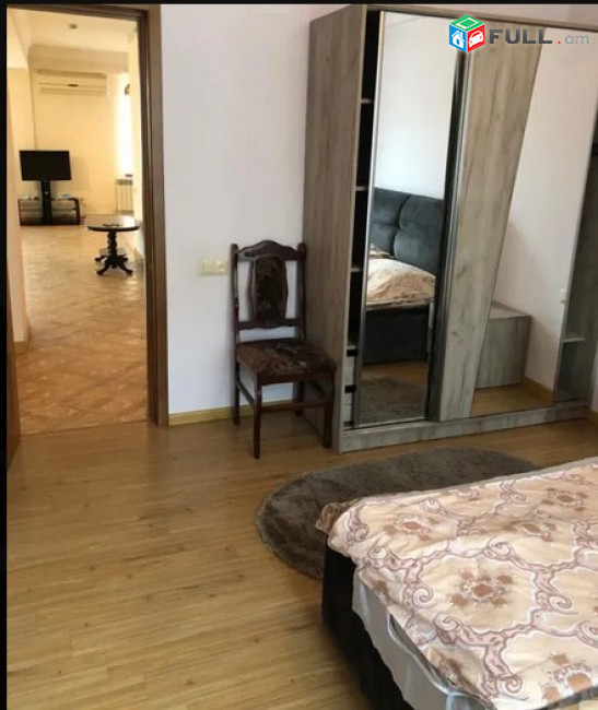 AK10078  Վարձով 3 սենյականոց բնակարան Խորենացու փողոցում