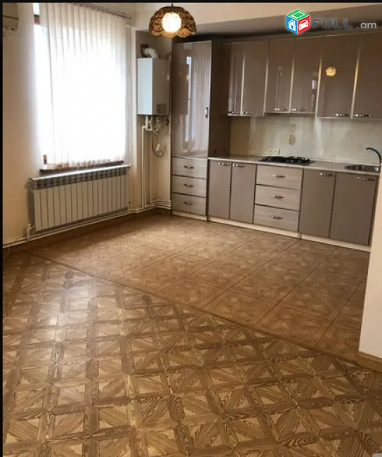 AK10078  Վարձով 3 սենյականոց բնակարան Խորենացու փողոցում
