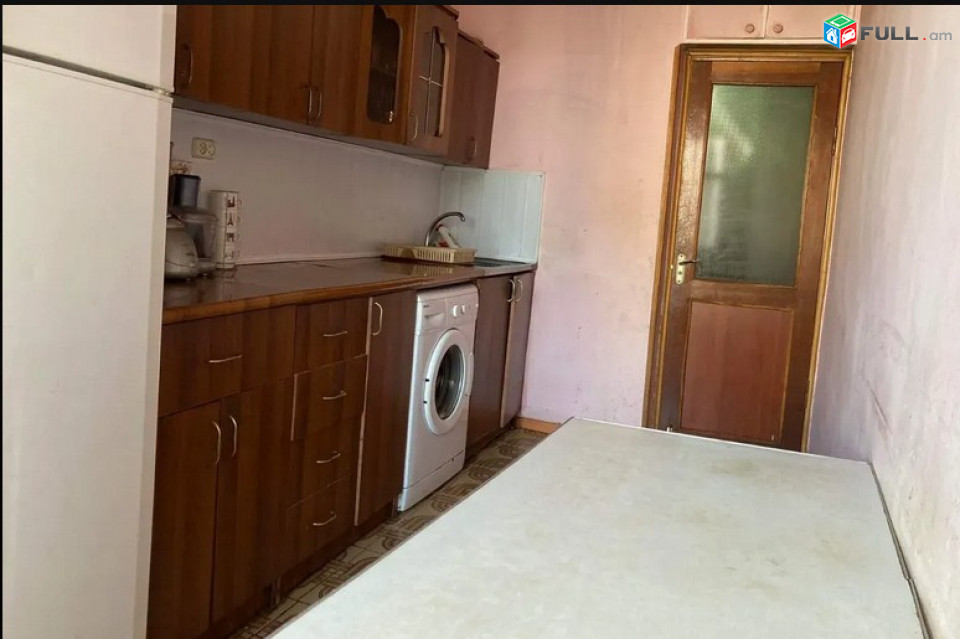 AK10086  Վարձով 3 սենյականոց բնակարան Վարդանանց փողոցում
