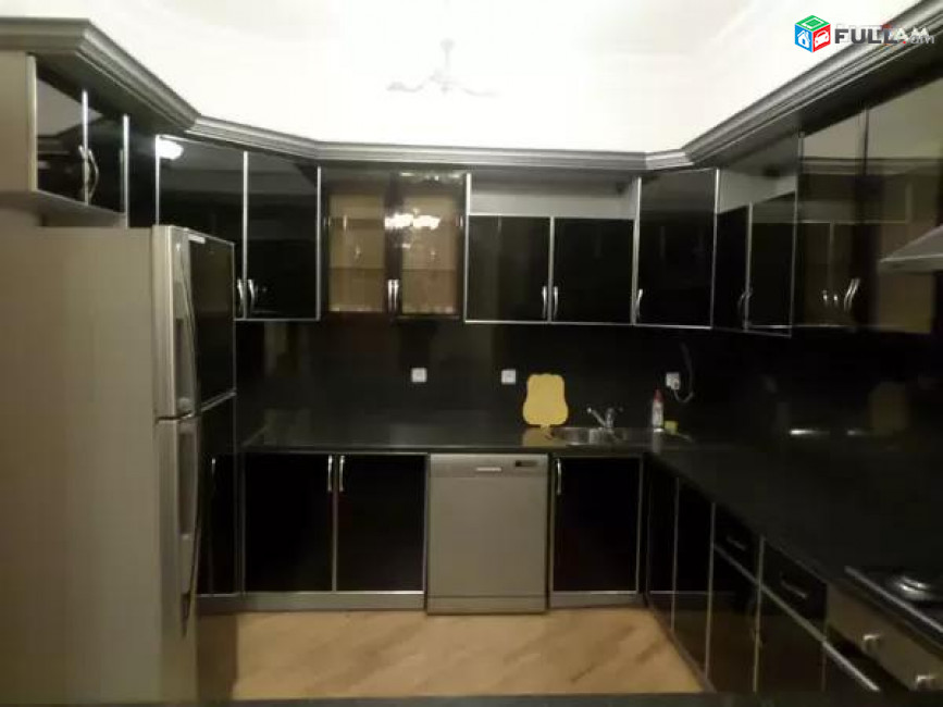 AK10101   Վարձով 4 սենյականոց բնակարան նորակառույց շենքում Դեղատան փողոցում