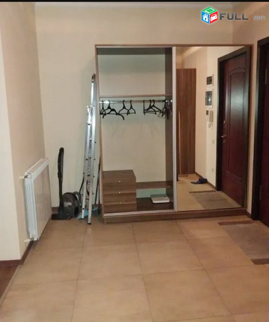 AK10142 Վարձով 3 սենյականոց բնակարան Արամի փողոցում 