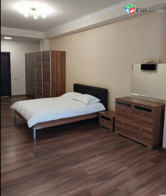 AK10142 Վարձով 3 սենյականոց բնակարան Արամի փողոցում 
