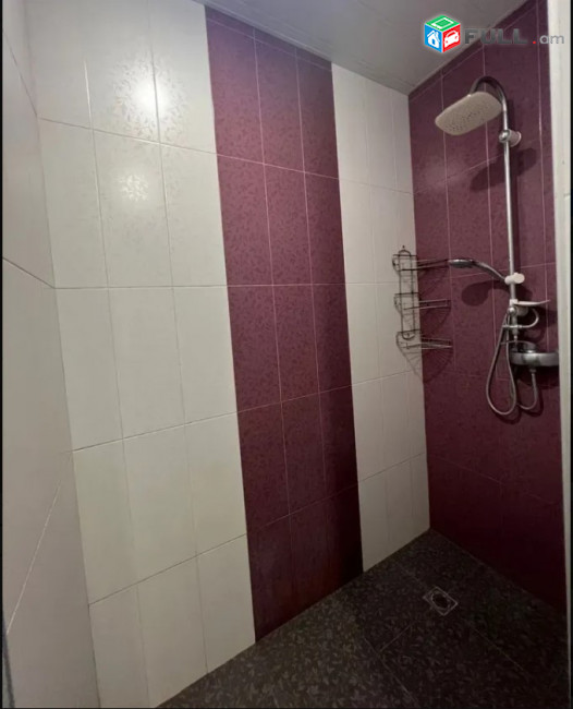 AK10181 Վարձով 3 սենյականոց բնակարան նորակառույց շենքում Ադոնց փողոցում