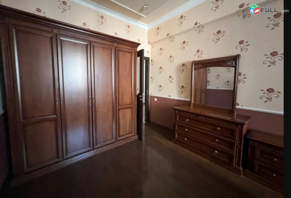 AK10181 Վարձով 3 սենյականոց բնակարան նորակառույց շենքում Ադոնց փողոցում