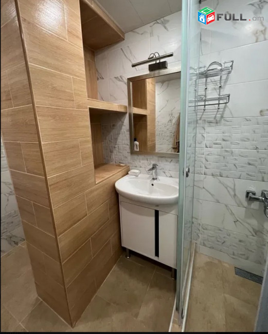 AK10200 Վարձով 3 սենյականոց բնակարան  Լազոյի փողոցում