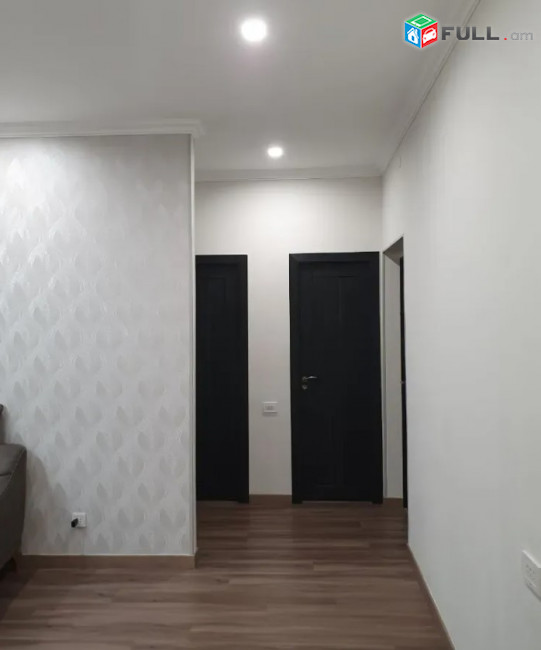 AK10211 Վարձով 3 սենյականոց բնակարան Հալաբյան փողոցում