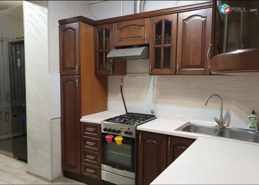 AK10211 Վարձով 3 սենյականոց բնակարան Հալաբյան փողոցում