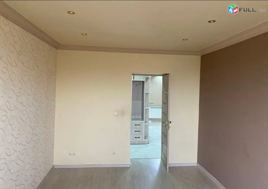 AK10213   Վարձով 3 սենյականոց բնակարան Լենինգրադյան փողոցում