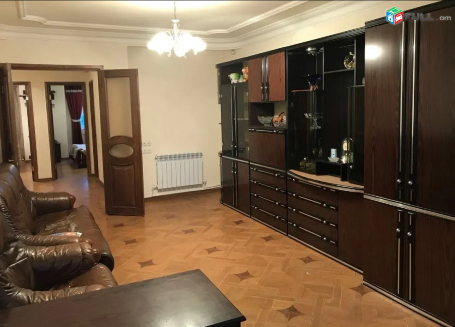 AK10216  Վարձով 3 սենյականոց բնակարան  Լենինգրադյան փողոցում