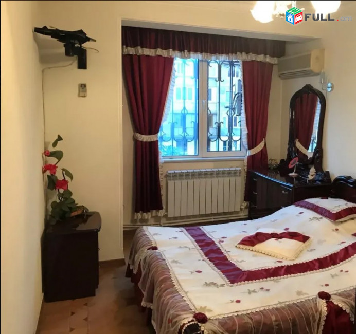 AK10216  Վարձով 3 սենյականոց բնակարան  Լենինգրադյան փողոցում
