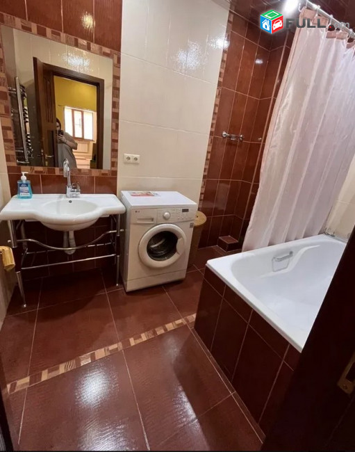 AK10222  վարձով 3 սենյականոց բնակարան Ամիրյան փողոցում