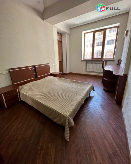 AK10222  վարձով 3 սենյականոց բնակարան Ամիրյան փողոցում