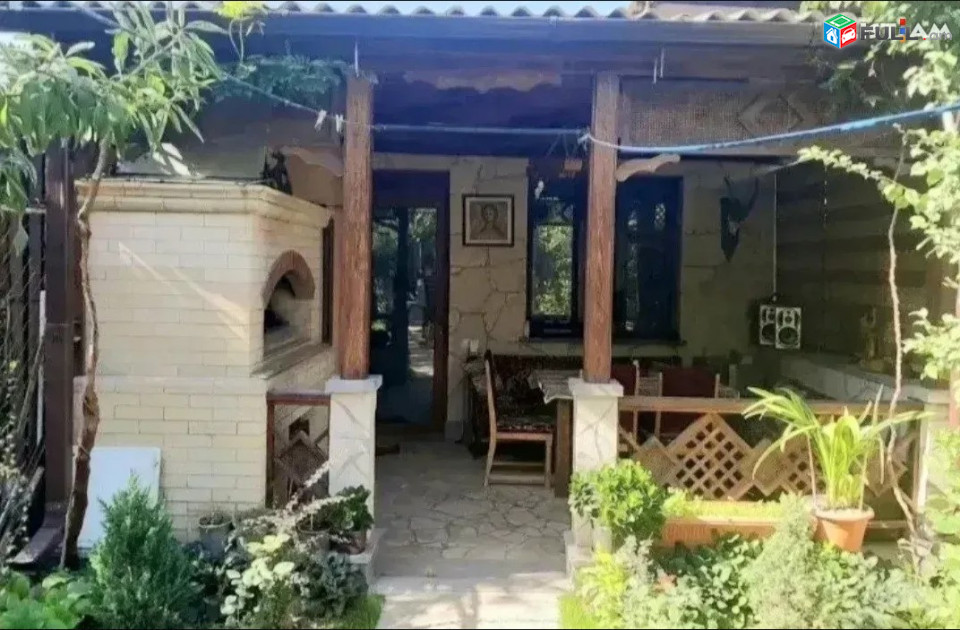 AK10263 Երկու հարկանի քարե տուն Աղյուսագործների փողոցում կենտրոնում, 250 ք.մ., 2 սանհանգույց