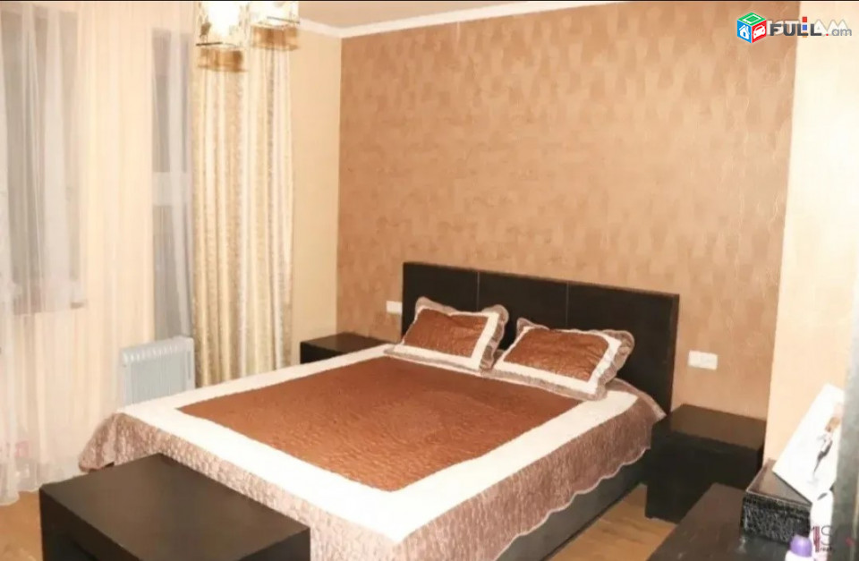 AK10263 Երկու հարկանի քարե տուն Աղյուսագործների փողոցում կենտրոնում, 250 ք.մ., 2 սանհանգույց