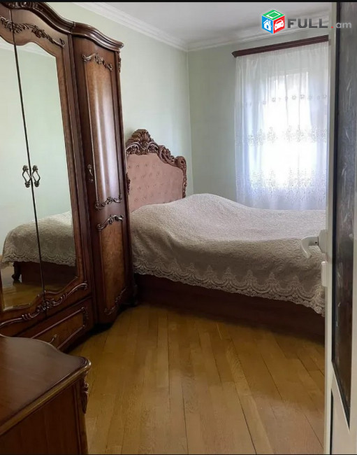 AK10292  Երեք հարկանի քարե տուն Միչուրինի փողոցում Էրեբունիում