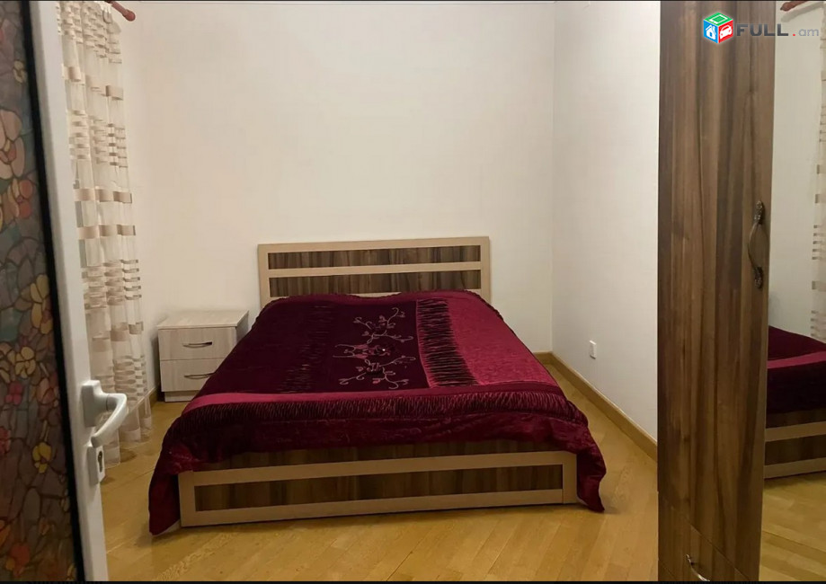 AK10292  Երեք հարկանի քարե տուն Միչուրինի փողոցում Էրեբունիում