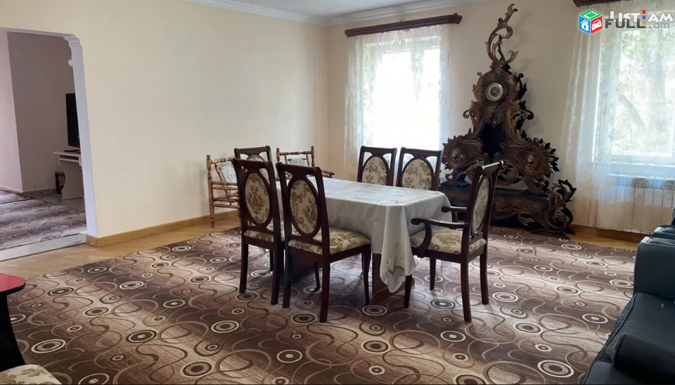 AK10292  Երեք հարկանի քարե տուն Միչուրինի փողոցում Էրեբունիում