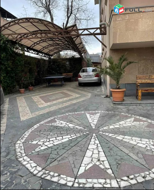 AK10292  Երեք հարկանի քարե տուն Միչուրինի փողոցում Էրեբունիում