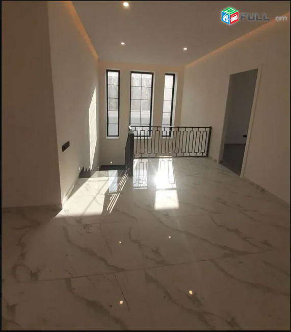 AK10305  Երեք հարկանի քարե ամառանոց  Վահագնի Թաղամաս