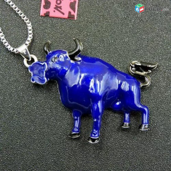 Betsey johnsons spanish bull վզնոց