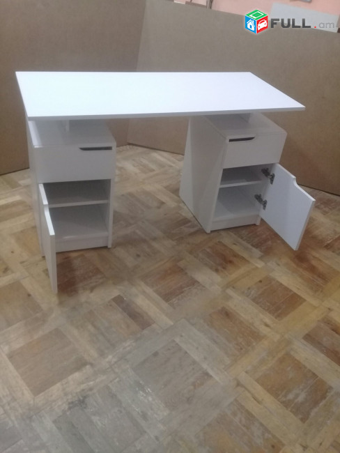 Գրասեղաններ