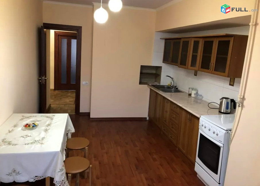 Կոդ 25302  Բաղրամյան Մոսկովյան խաչմերուկ 3 սեն. բնակարան 
