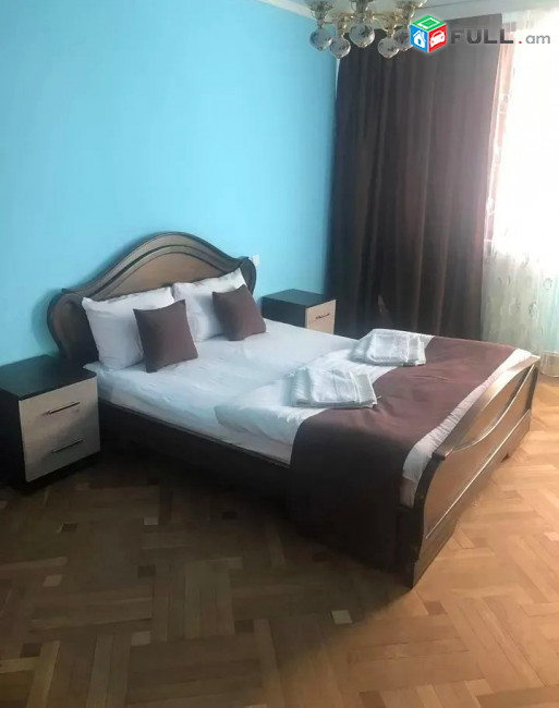 Կոդ 25302  Բաղրամյան Մոսկովյան խաչմերուկ 3 սեն. բնակարան 