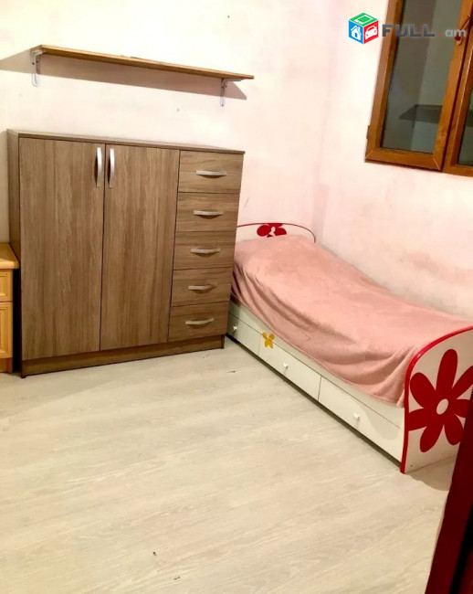 Կոդ LK42  Հանրապետության փողոց  3 սեն. բնակարան 