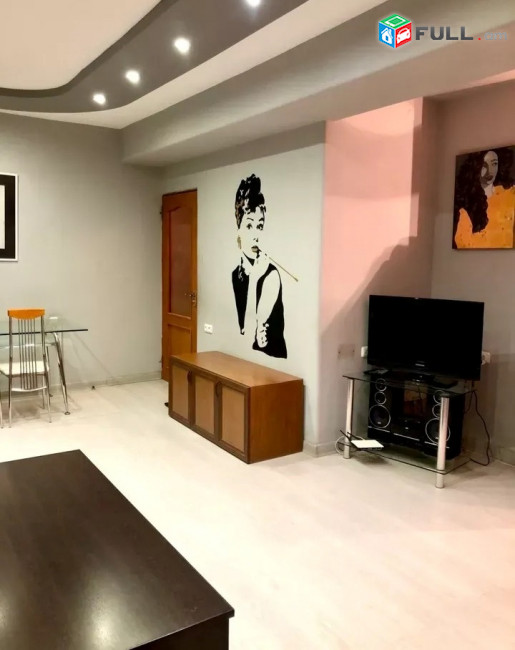 Կոդ LK42  Հանրապետության փողոց  3 սեն. բնակարան 