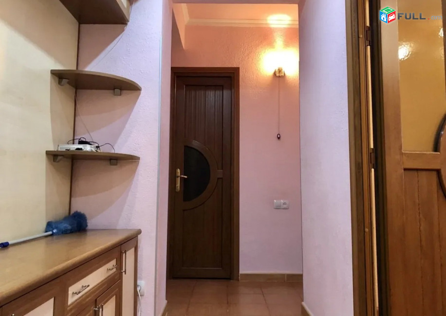 Կոդ 6800340  Վարդանանց փողոց 2 սեն. բնակարան Սախարովի հրապարակի հարևանությամբ 
