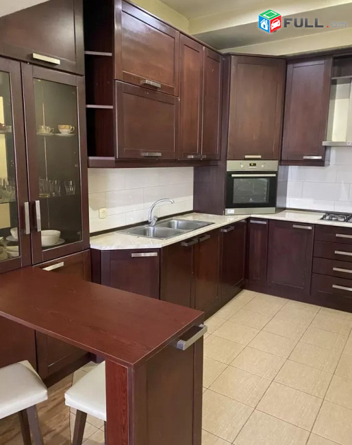 Կոդ 680062   Խանջյան փողոց 3 սեն. բնակարան / for rent Khanjyan st