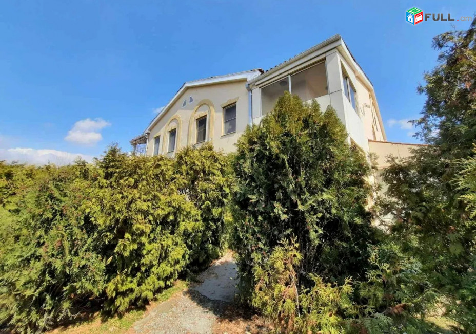 Կոդ LK442  Վահագնի թաղամաս 2 հարկանի առանձնատուն 196 ք.մ. 